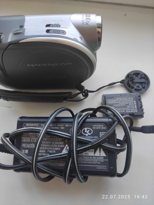 видеокамера SONY dcr-dvd205e рабочая с зарядкой