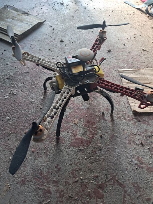 Drone helicóptero e avião telecomandado