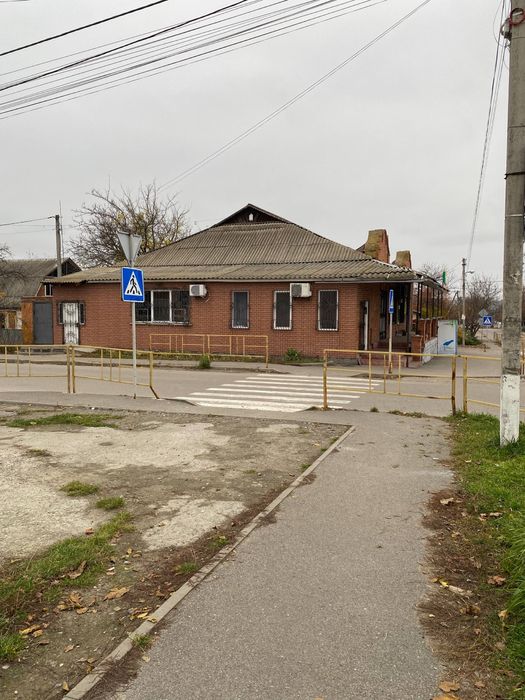 Оренда комерційного (магазинно-торгового) приміщення — 141 м²