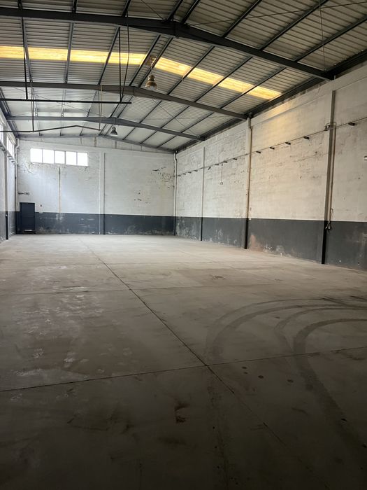 Armazem alugo entre pombal e leiria com condicoes ideal para ginasio