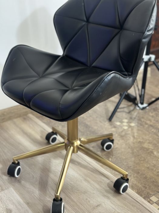 Hoker kosmetyczny, fotel czarno- zloty