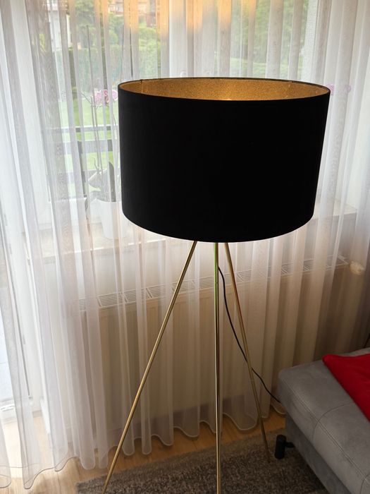 Lampa pokojowa stojąca