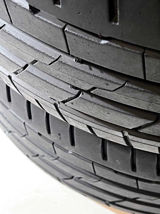 Pneus Hankook iON Evo - 235/40/19 - Como NOVOS