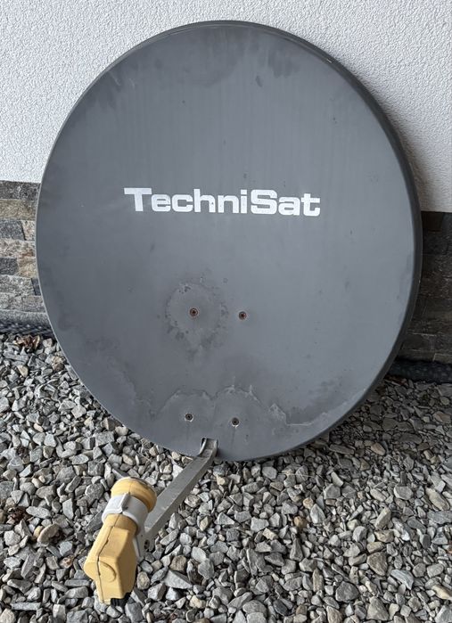 Antena satelitarna z konwerterem