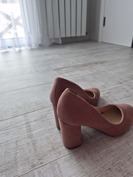 Продаються жіночі мешти в розмірі 40