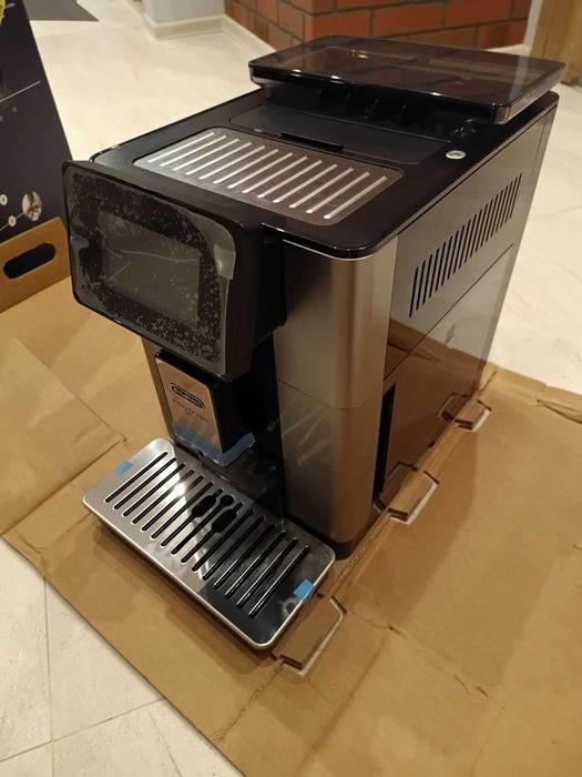 Ekspres ciśnieniowy De'Longhi ECAM610.55.SB PrimaDonna Soul 1450 W