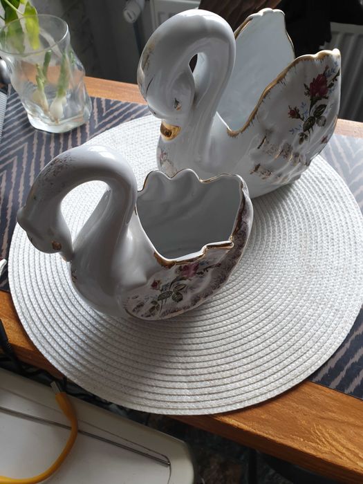 Łabędzie porcelanowe Chodzież mały i duży.