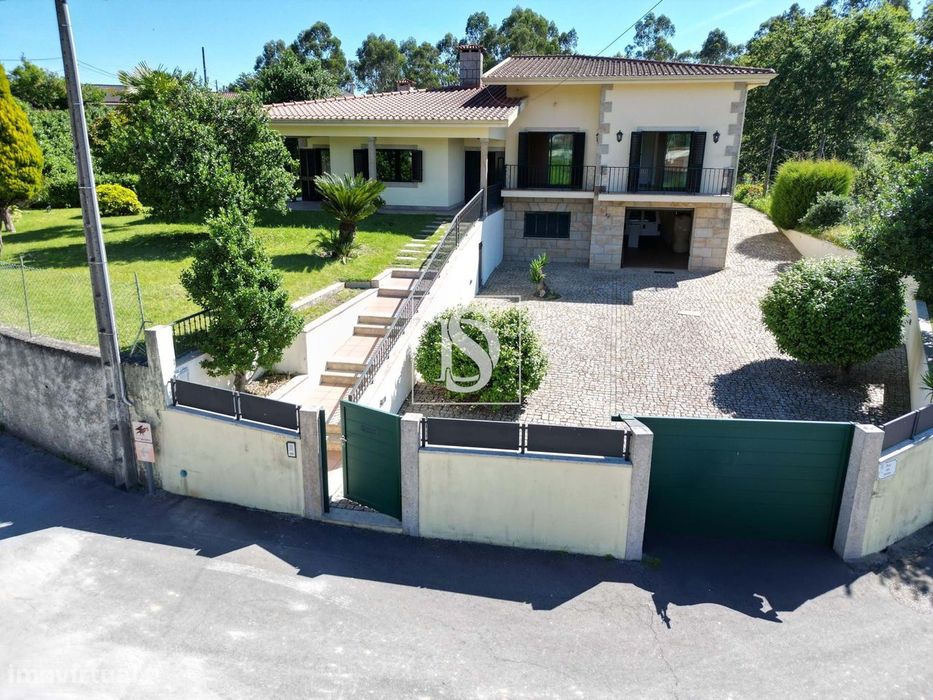 Moradia Individual T4 em Lago - Amares