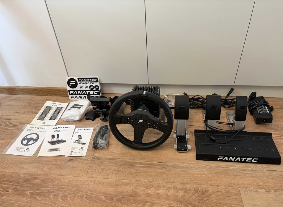 Zestaw Fanatec CSL - baza DD 8 Nm, kierownica P1 V2, 3 pedały Load Cell, uchwyt biurkowy
