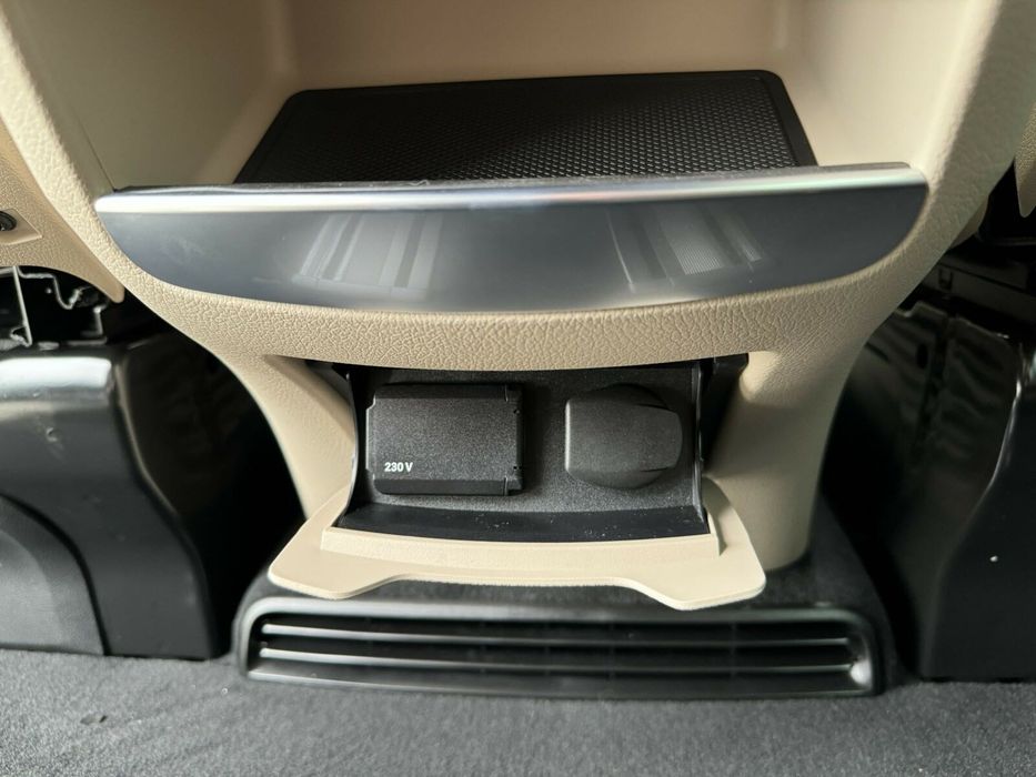 Wynajem Busa osobowego Mercedes - Benz Klasa V 7os. PREMIUM