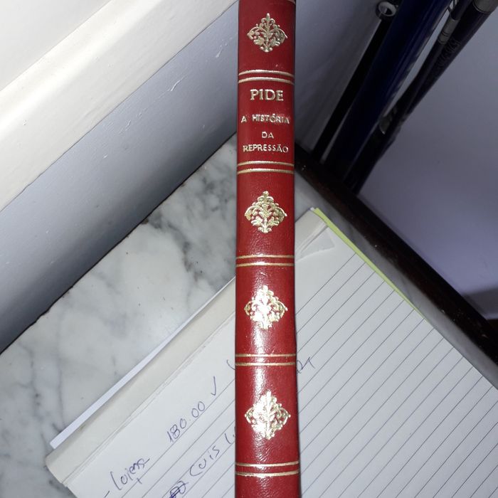 Livros e enciclopedias