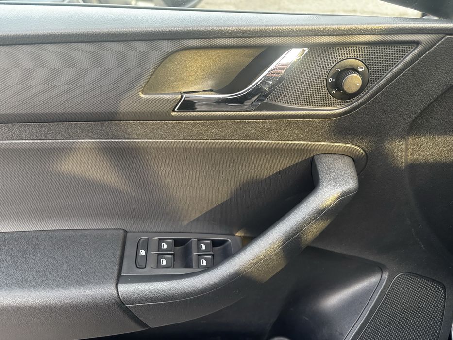 Продам Skoda  Rapid 1.6 Mpi ліфтбек