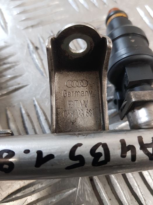 Listwa Wtryskowa 058133681 + Wtryski Audi A4 B5 1.8B 96R-