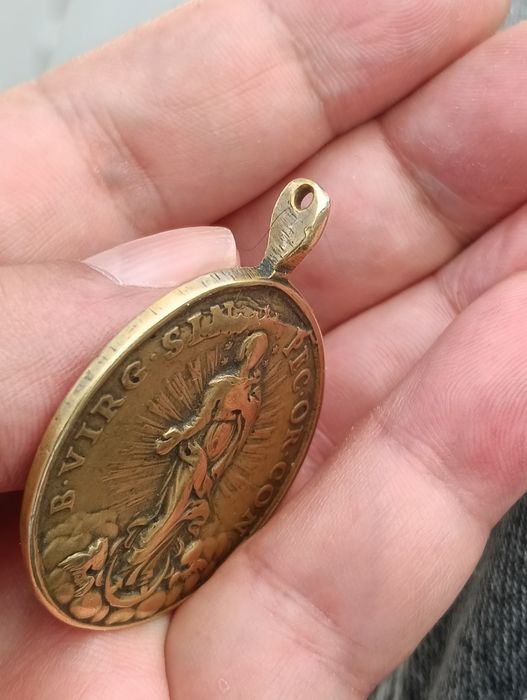 Bela medalha antiga ( Imaculada Conceição/ Santíssimo Sacramento,sécXVII