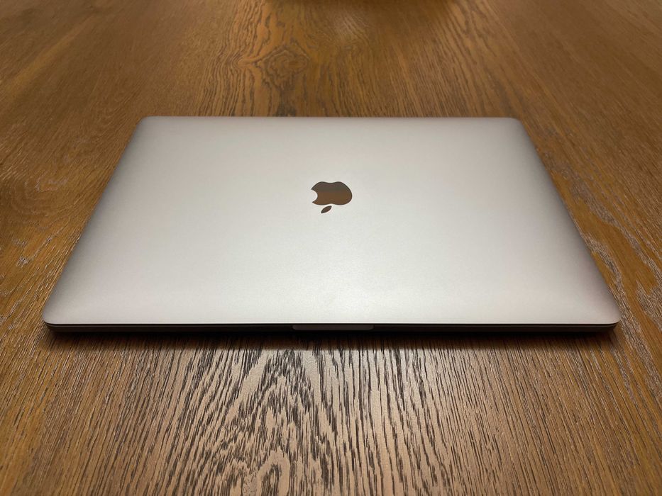 MacBook Pro 15" 2018 - i7 6-core 2.2GHz, 16Gb RAM, SSD 256Gb
