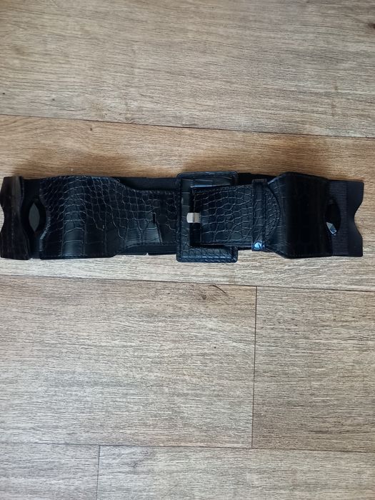 Skórzany pasek  damski  na gumie