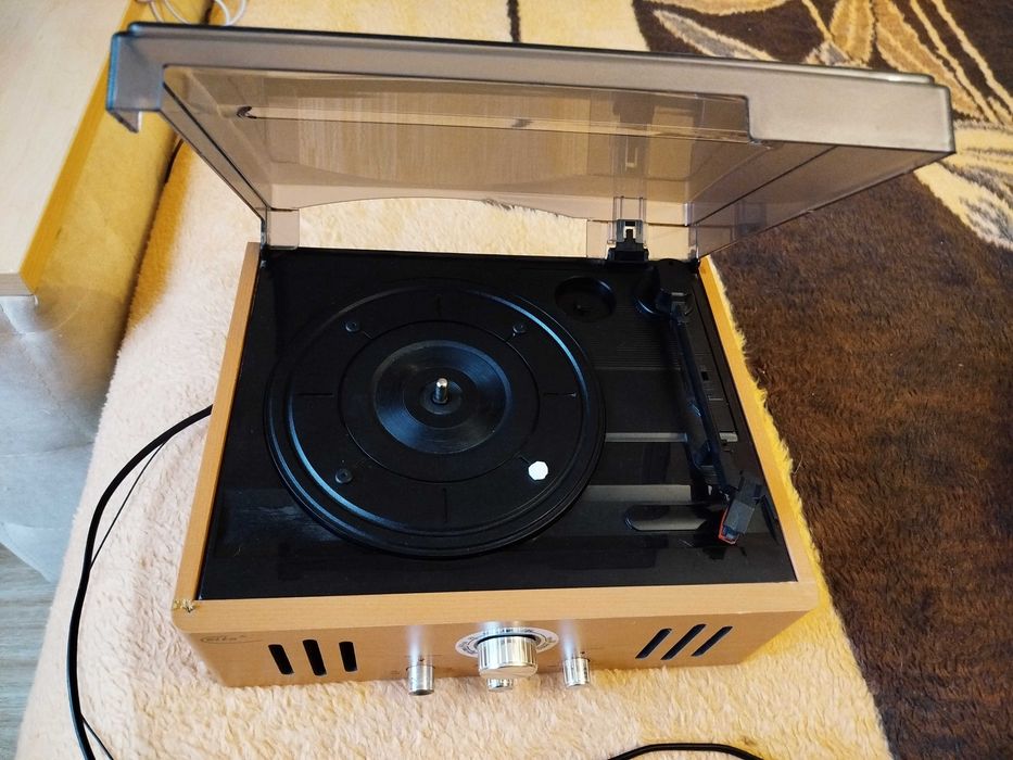 Програвач вінілових платівок Elta Німетчена