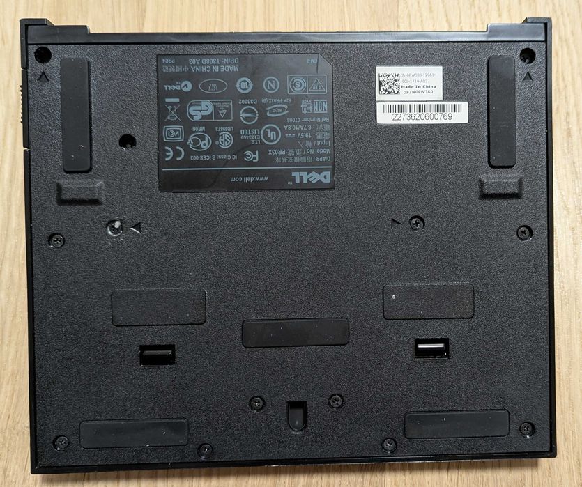 Laptop Dell Precision 3510 - uszkodzony, stacja dokująca