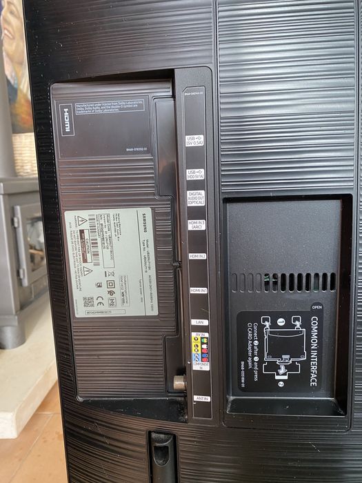 Samsung 40” Smart TV | Netflix, YouTube | Remote Included