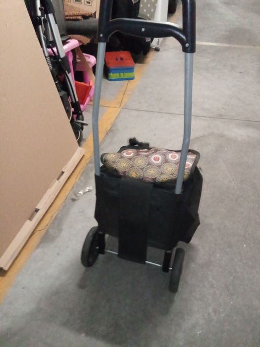 Trolley compras em bom estado