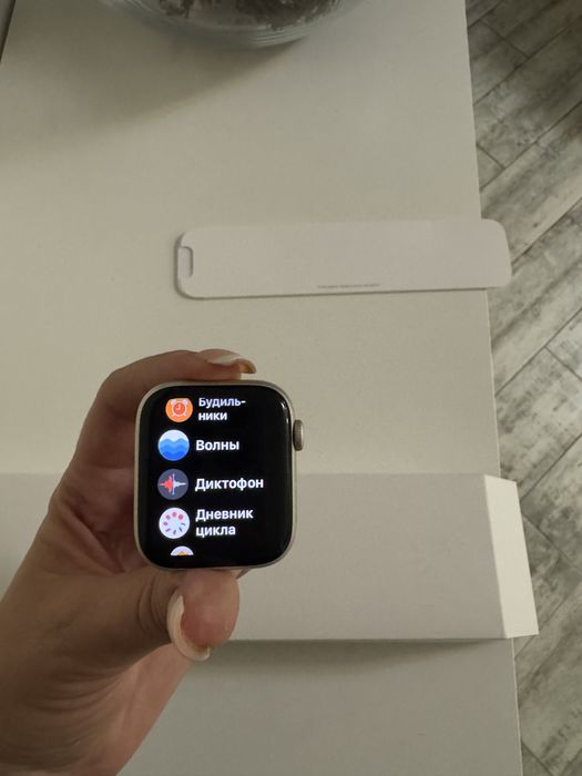 Продаю Apple Watch SE 2 44 мм GPS (Starlight) .