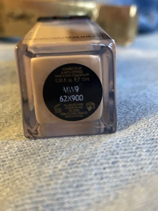 Nowy długotrwały korektor oryginalny yves saint laurent MW9 świeży