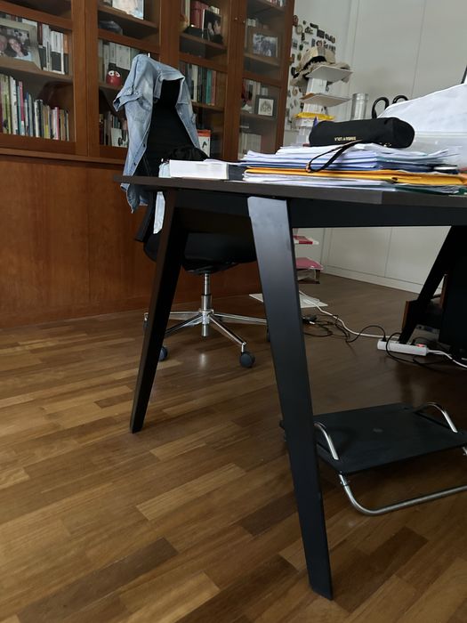 Mesa de madeira em muito bom estado