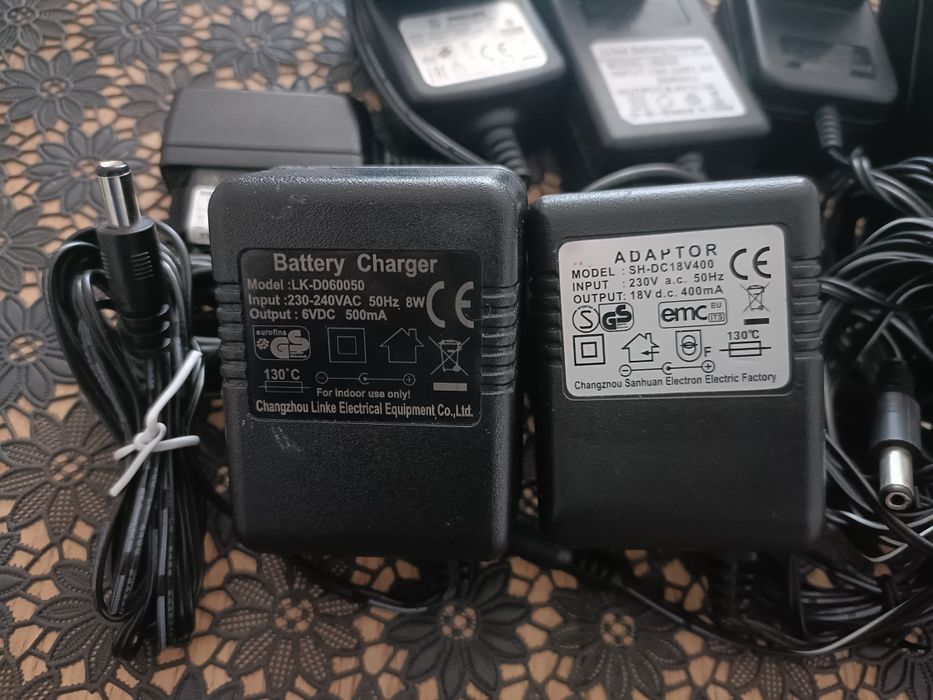 11 zasilaczy sieciowych 6-25V DC, sprawne