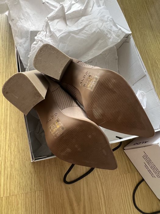 Botins Aldo em pele camurça