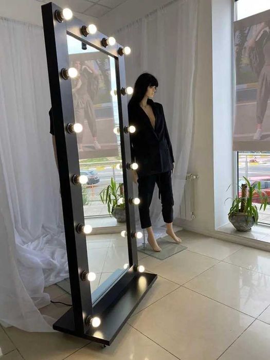 Дзеркало в повний зріст на пересувній підставці. Самовивіз