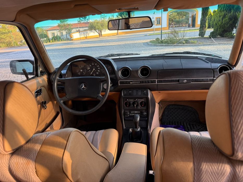 Mercedes-Benz 200 — fotografia 6