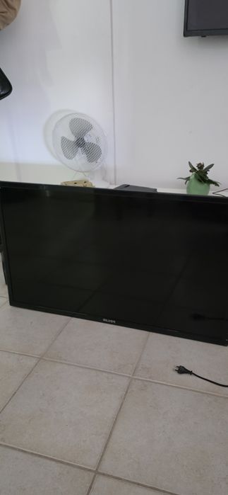 TV para peças .O restante funciona muito bem
