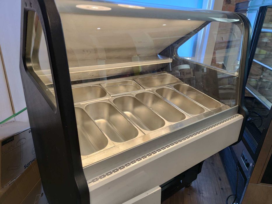 Witryna konserwator na lody