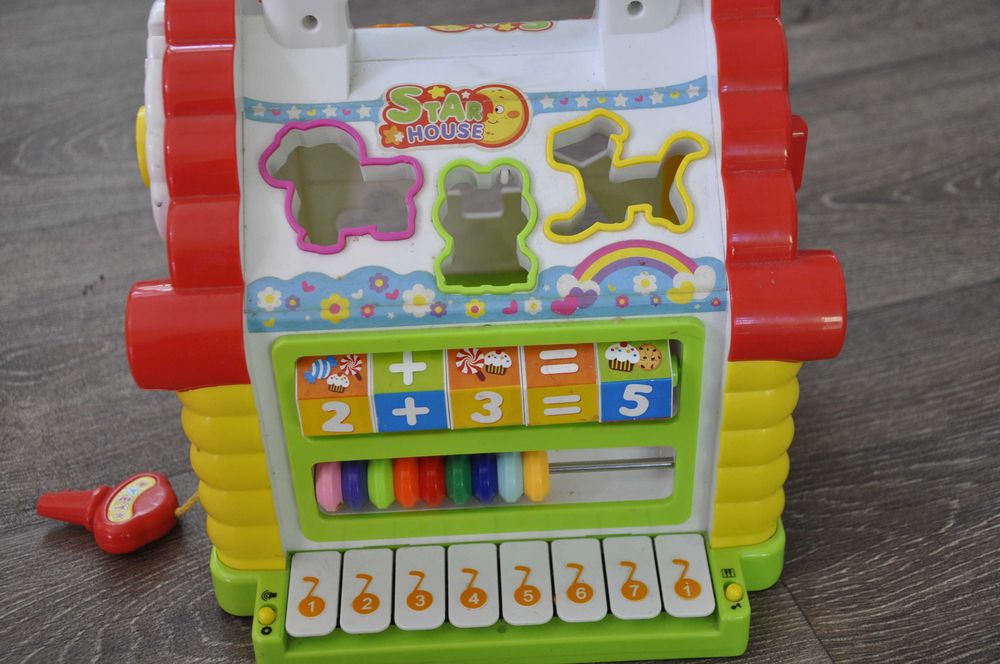 Domek edukacyjny z melodyjką pianinko klocki sorter