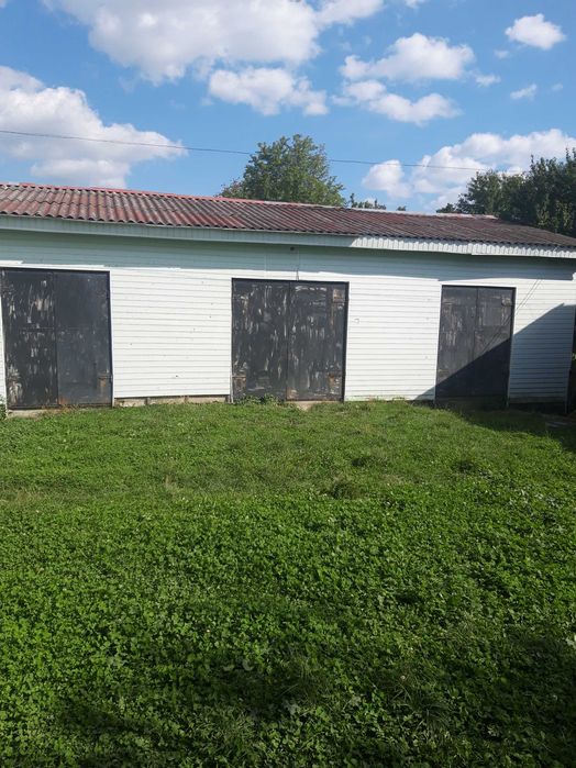 Продається будинок з складськими приміщеннчмиміщеннями