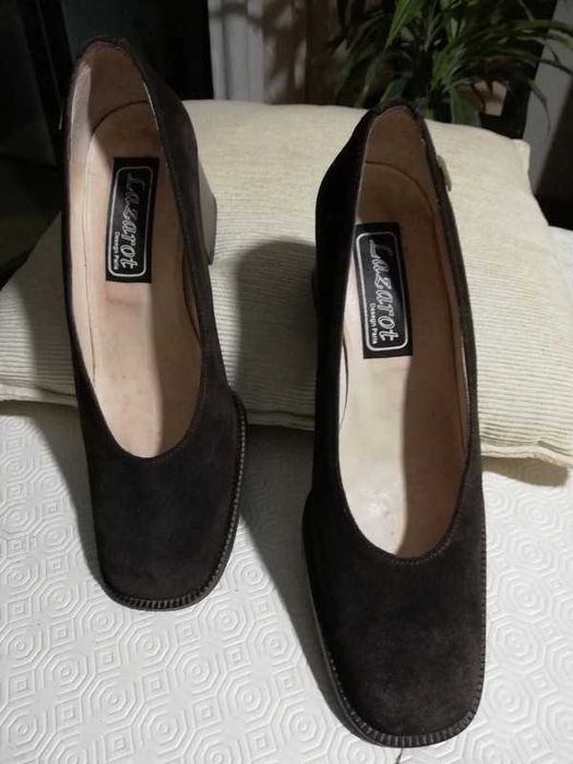 Sapatos de Senhora - Elegantes de Camurça Castanha - Como novos