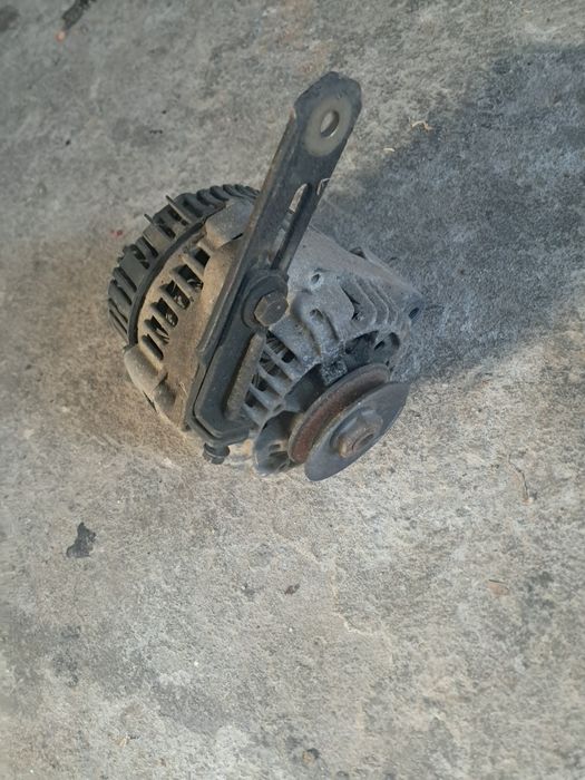 Alternador de carro antigo