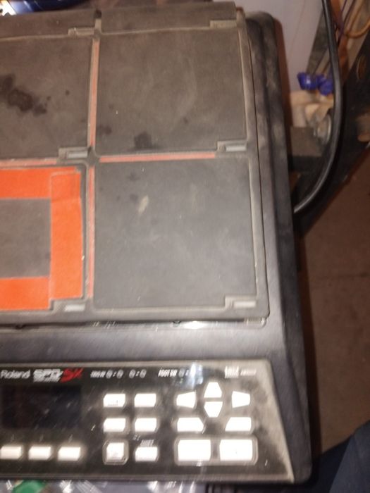 Roland elektryczny perkusja.