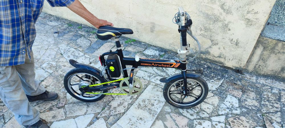 Bicicleta elétrica, dobrável, Airwhell, smart e-bike modelo de 2019. (precisa de bateria e carregador).