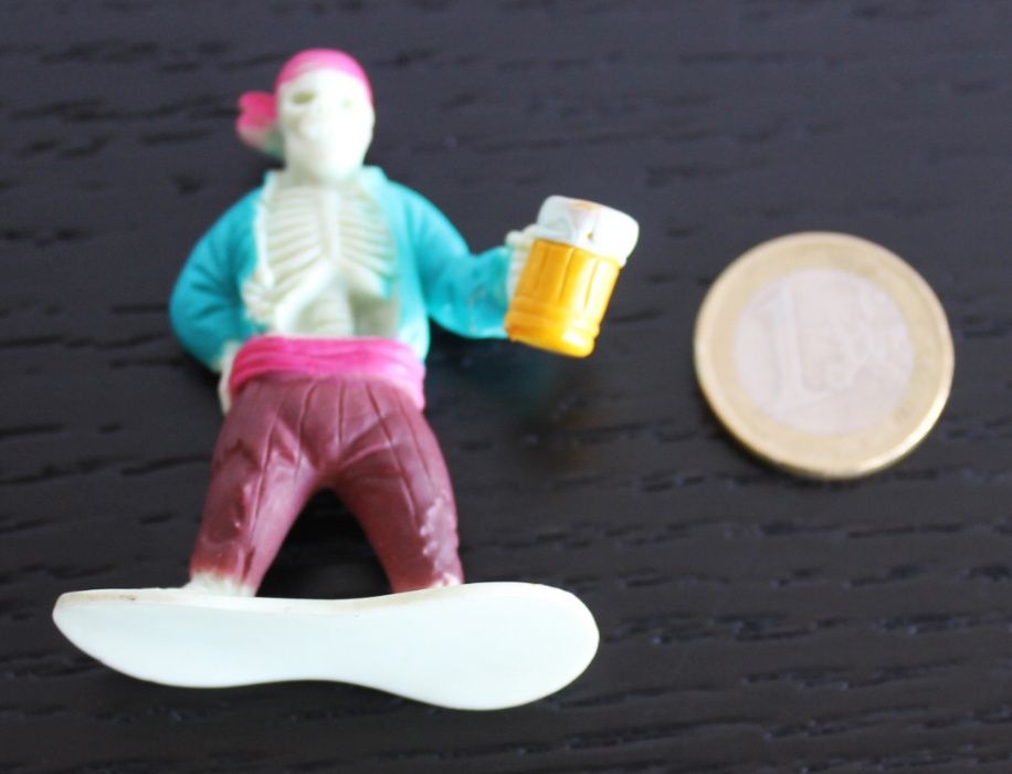 Vintage Pirate Skeleton Figurine Holding a Beer Mug64730032329473121