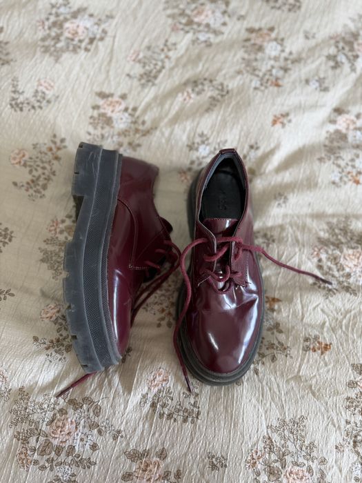 Marks & Spencer lakierowane bordowe półbuty 36