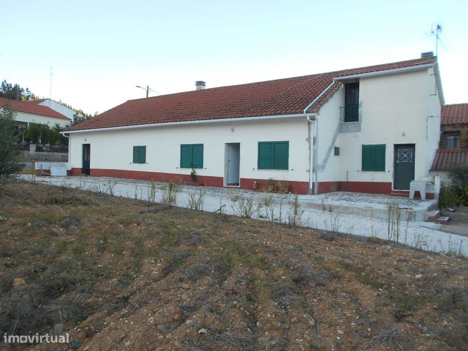 Moradia V2 — Sobreira Formosa E Alvito Da Beira, Castelo Branco
