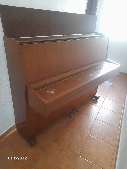 Piano Vertical Legnica (Oportunidade)