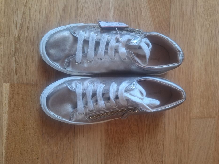 Ténis novos da Stradivarius, tamanho 36, tom dourado