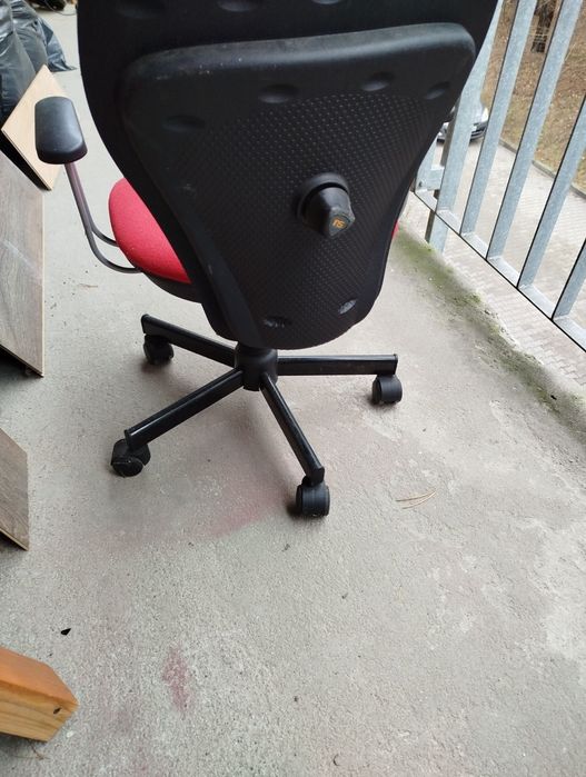 Sprzedam fotel obrotowy dziecięcy.