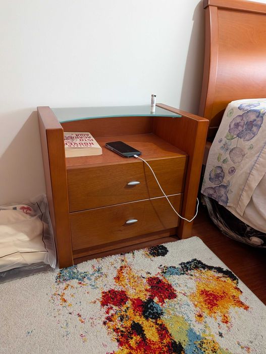 Cama de Casal, Colchãi, e 2 mesinhas de cabeceira