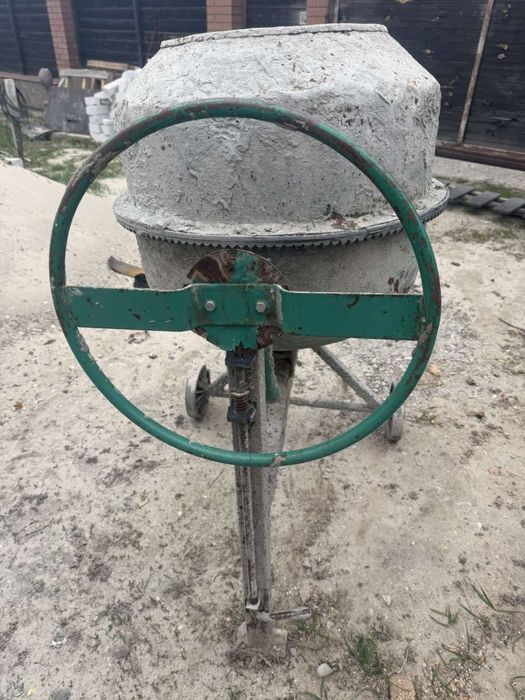 Продам бетономішалку