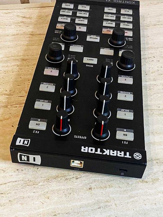 DTM・DAW traktor kontrol x1 Native Instruments Traktor Kontrol X1 DJ Controller | Sweetwater