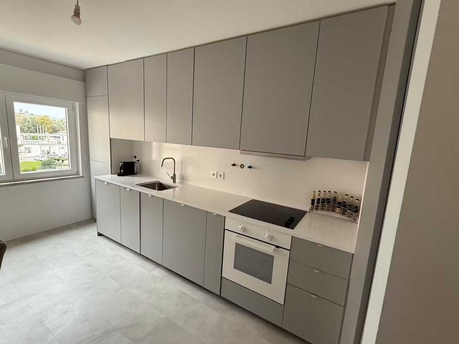 Apartamento de 2 Quartos, Luminoso e Espaçoso, em Telheiras