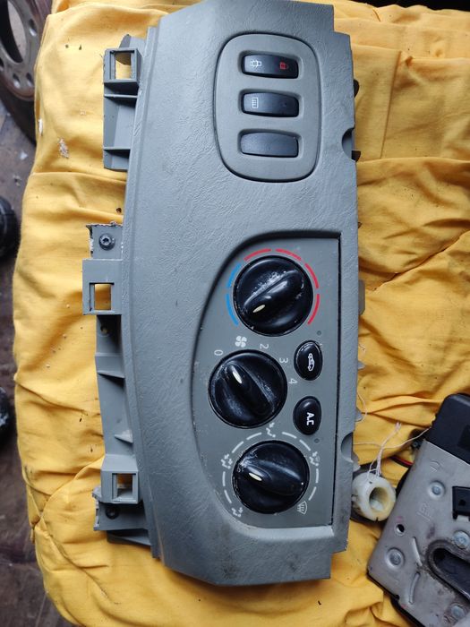Panel nawiewu klimatyzacji vivaro Trafic Primastar